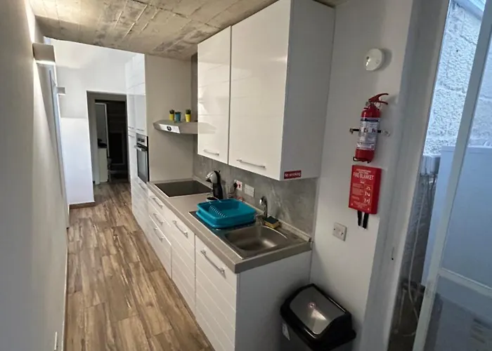 Stella Mares Cosy 2bdroom Fully Equipped Maisonette Sliema